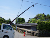 重機が入れないので道路から