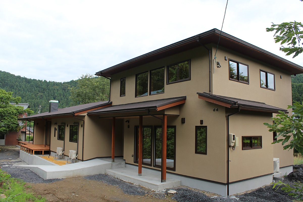 平屋+２階建て　やさしさを追求した二世帯住宅